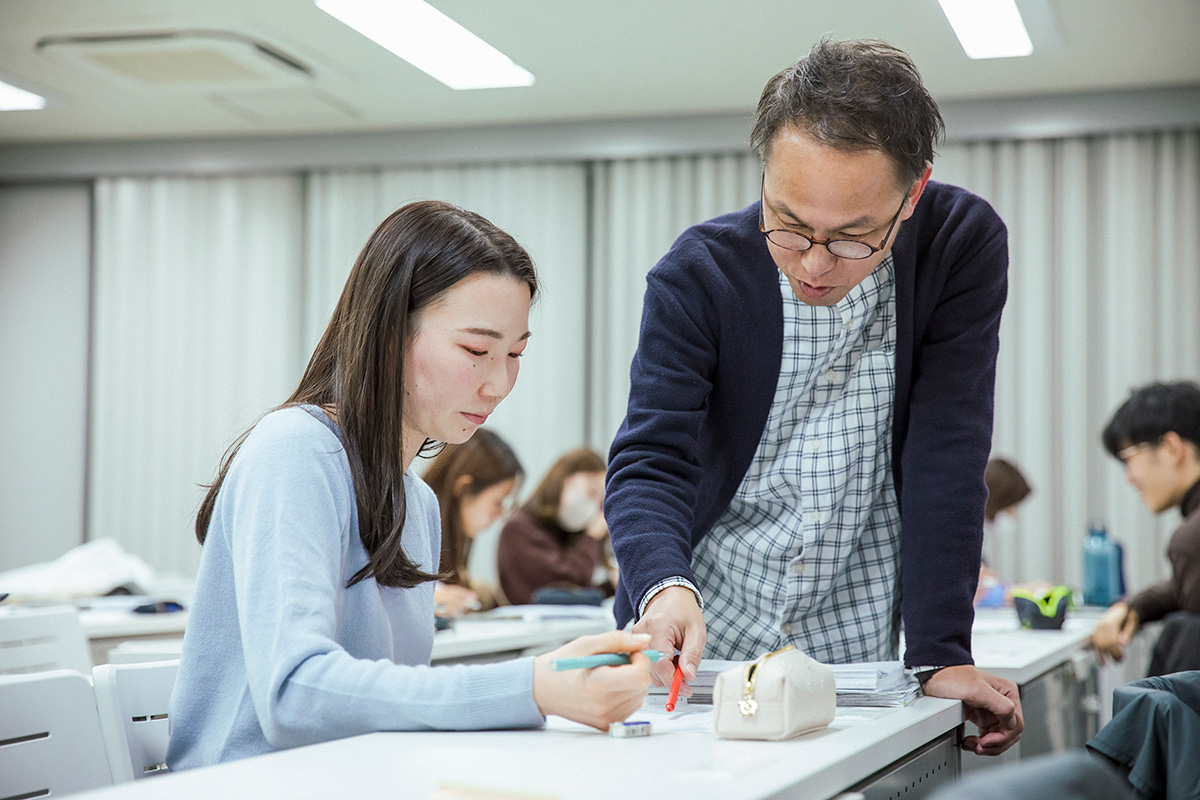 授業に取り組む生徒