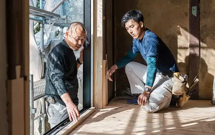 OCT卒業生でもある社長と仕上がりを確認