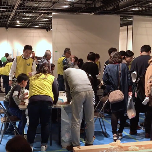 学外のイベントに出展する