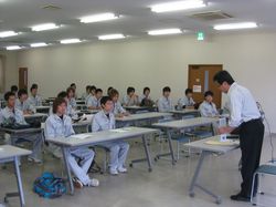 photo: 大工技能学科1年生・学外実習(金物の街・三木市にて)