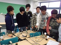 photo: 建築設備学科、電気工事実習2
