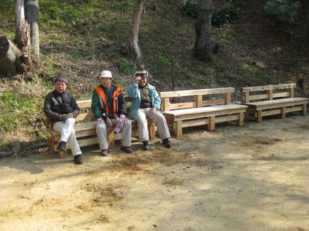 photo: 大工技能学科・１年生　ベンチ寄贈