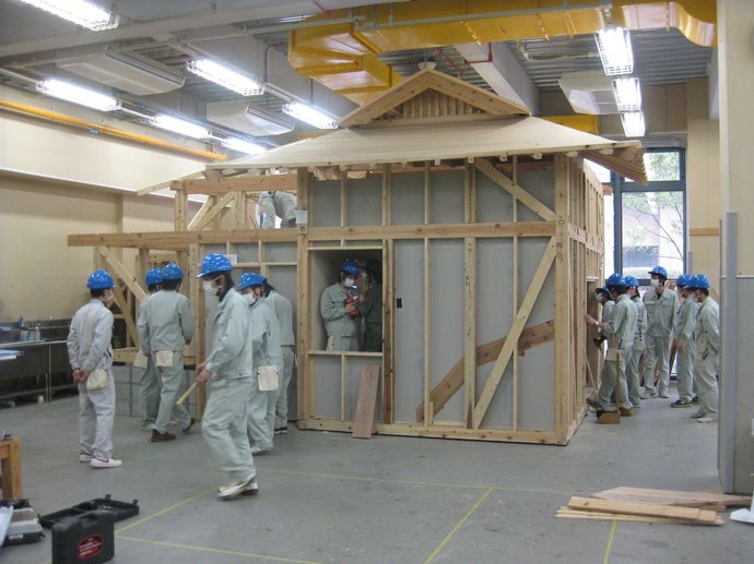 photo: 技能実習：旧骨組み解体作業