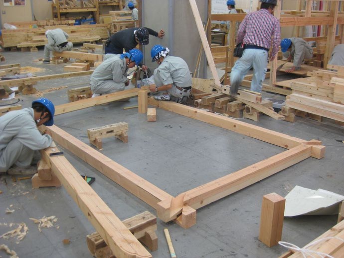 photo: 大工技能学科2年生「卒業制作」作業進行中！