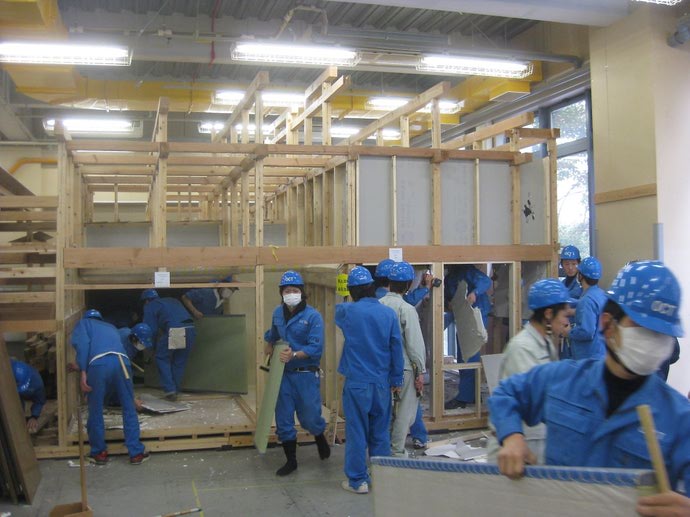 photo: 開講！大工技能学科は1・2年生共「建築技能実習」から