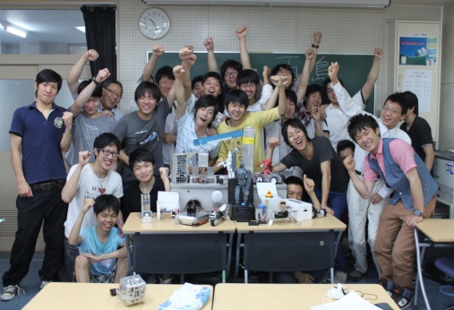 photo: ロボット概論　製作ロボット発表会