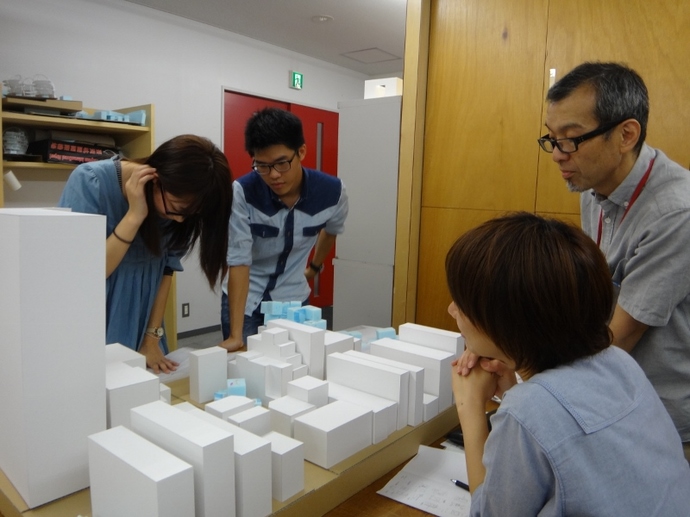 photo: クライアントへのプレゼン　─住宅設計課題進行中！─