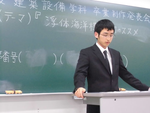 photo: 建築設備学科2年、卒業発表会3