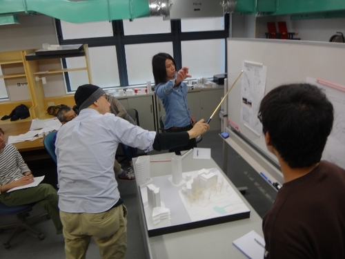 photo: オフィスの設計中間発表　─２年生の設計課題─