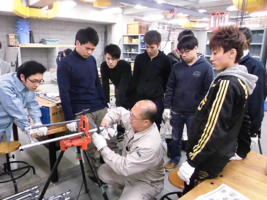 photo: 設備環境デザイン学科1年、建築配管技能士試験講習会