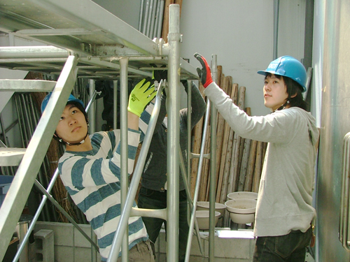 photo: 建築学科２年施工専攻技術コ－ス　枠組足場組立実習を行いました