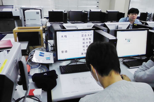 photo: 設備環境デザイン学科1年　CAD実習1