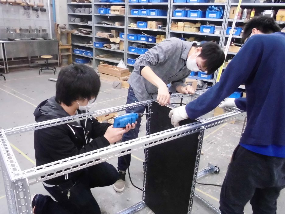 photo: 2年生 『設備設計製図2』 環境実験装置製作2　完成へ！