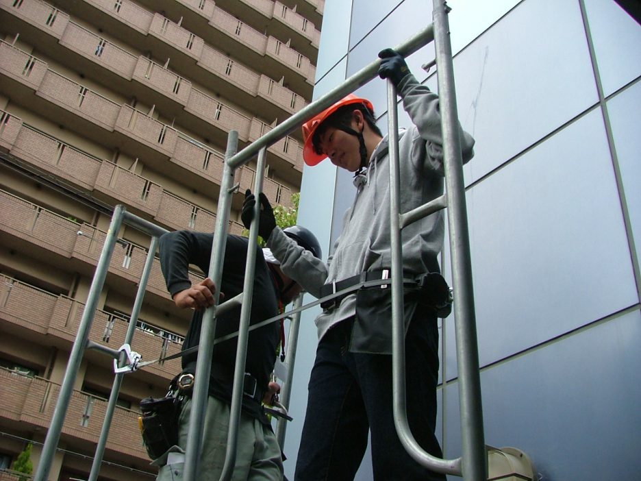 photo: 建築学科２年施工専攻  技術コ－ス　枠組足場組立実習を行いました