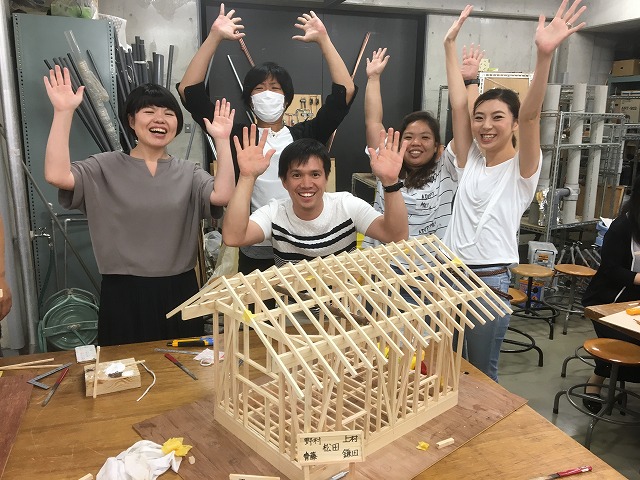 photo: 建築学科Ⅱ部、フレックス建築学科　夏季集中講義　1/10　軸組模型の作成