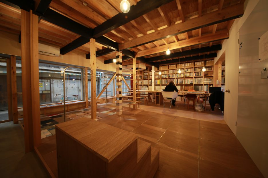 photo: 教員 岸上純子先生の設計事務所が新建築住宅特集で紹介されました!
