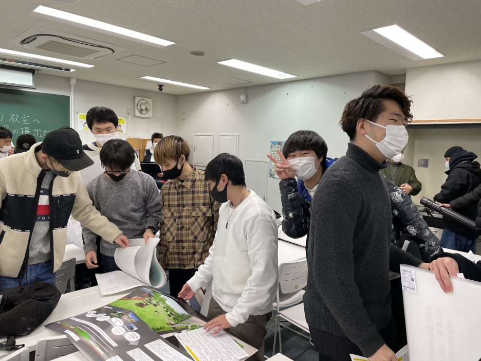 photo: 2年生 全学科 卒業制作の提出と卒業アルバム用の撮影が行われました