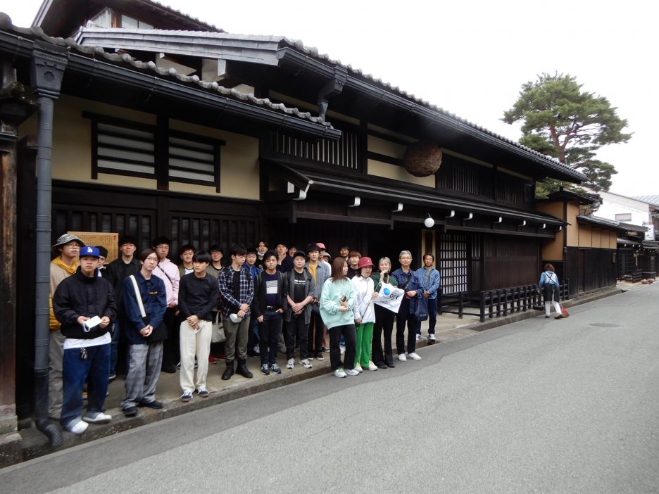 photo: 大工技能学科2年　学外実習：白川郷・飛騨高山